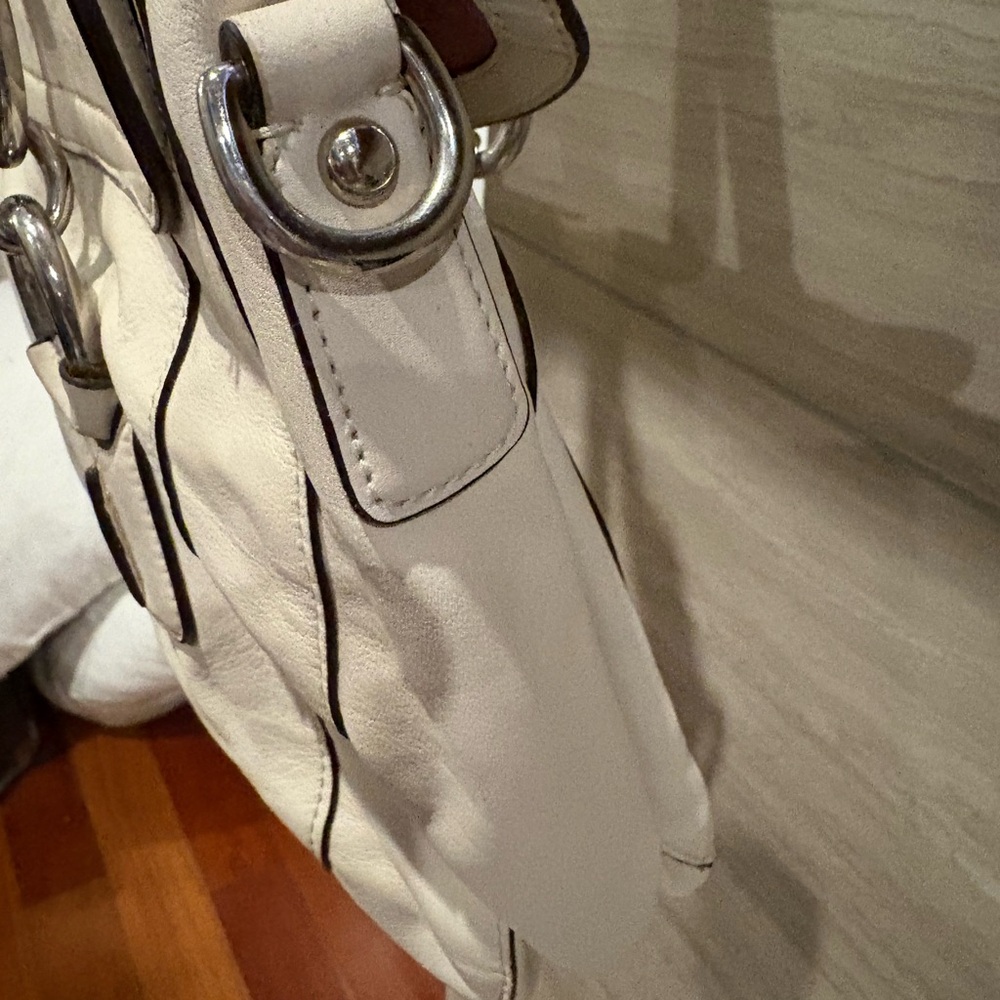 Coach Off-White Shoulder Bag with Silver Hardware - Picture 5 of 9